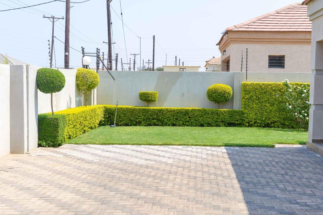 Immaculate Villa غابورون المظهر الخارجي الصورة